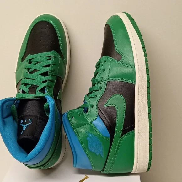 Wmns Air Jordan 1 mid